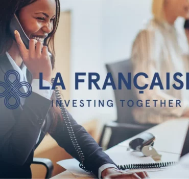 femme au téléphone logo la française