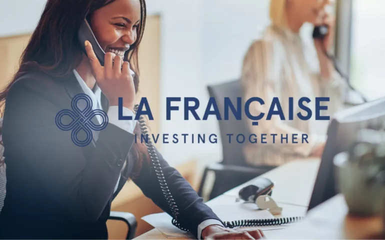 femme au téléphone logo la française