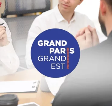personnes qui travaillent avec le logo Grand paris grand est