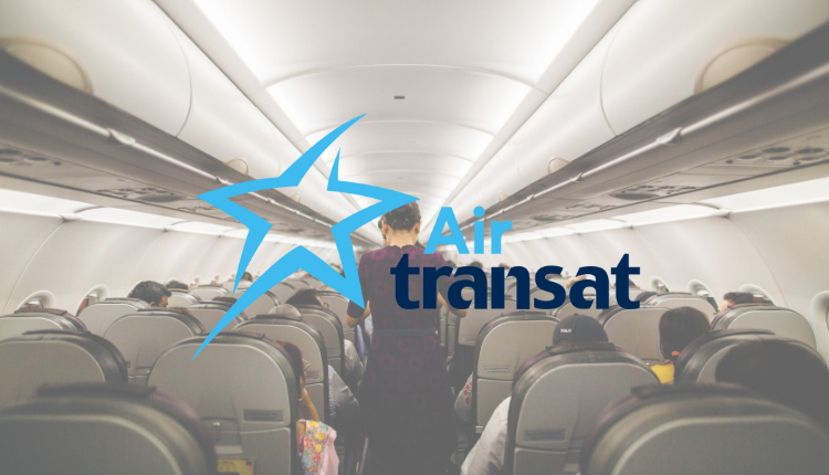 Client Air Transat : la formation Microsoft 365 pour travailler intelligemment. En fond, l'intérieur d'un avion. Au dessus, le logo de la compagnie aérienne Air Transat