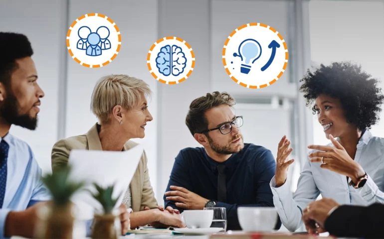 Collaborateurs qui travaillent ensemble - Mandarine Academy - intelligence collective